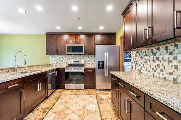 $2,400 | 2284 Woodside Drive, Carpentersville, IL 60110