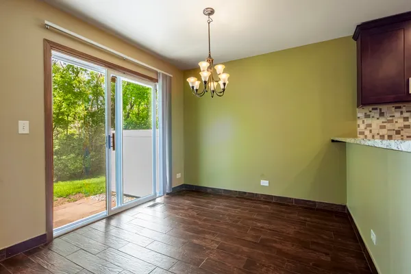 $2,400 | 2284 Woodside Drive, Carpentersville, IL 60110