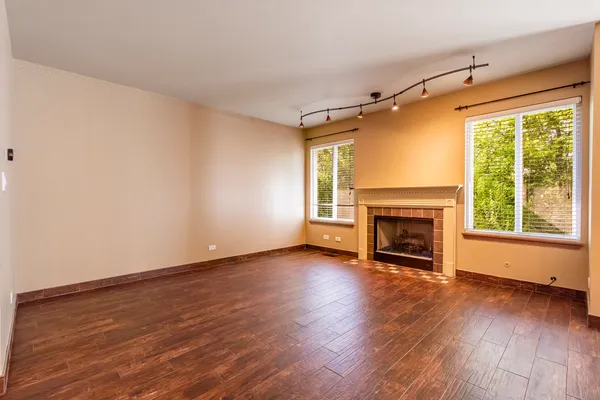 $2,400 | 2284 Woodside Drive, Carpentersville, IL 60110