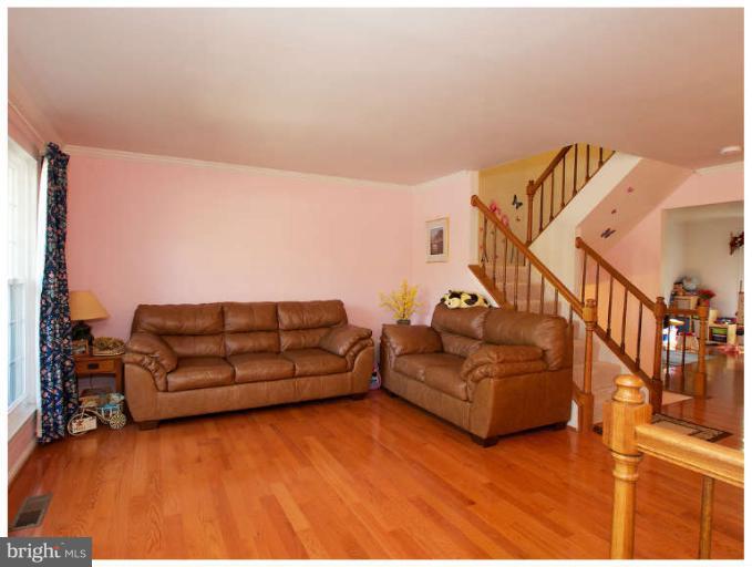 15003 Shamrock Ridge Road Silver Spring, MD 20906 - Photo 4 of 22 Living Room