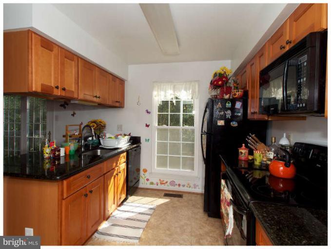 15003 Shamrock Ridge Road Silver Spring, MD 20906 - Photo 10 of 22 Kitchen