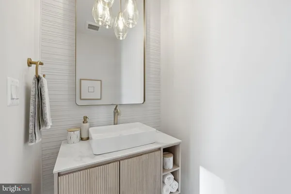 $3,290,000 | 6816 Dean Drive, McLean, VA 22101