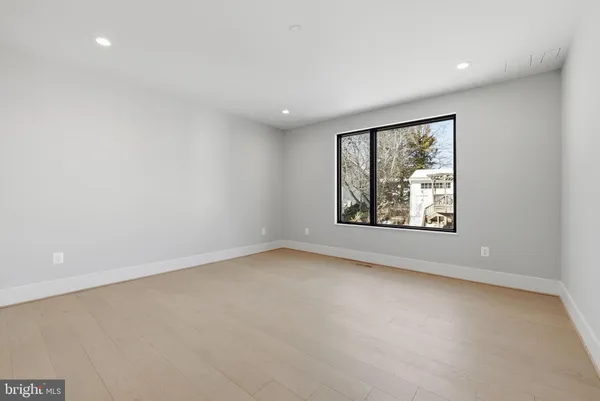 $3,290,000 | 6816 Dean Drive, McLean, VA 22101