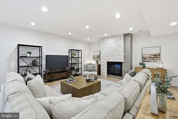 $3,290,000 | 6816 Dean Drive, McLean, VA 22101