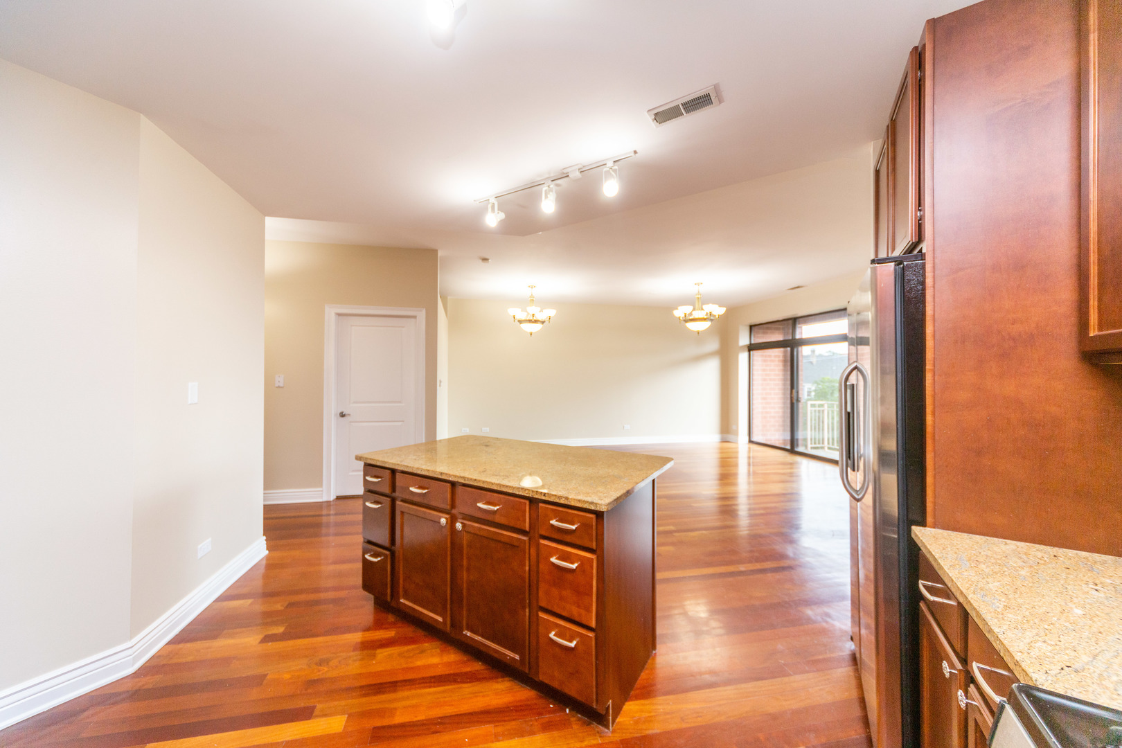 3300 West Irving Park Road, Unit C3 Chicago, IL 60618 - Photo 12 of 30