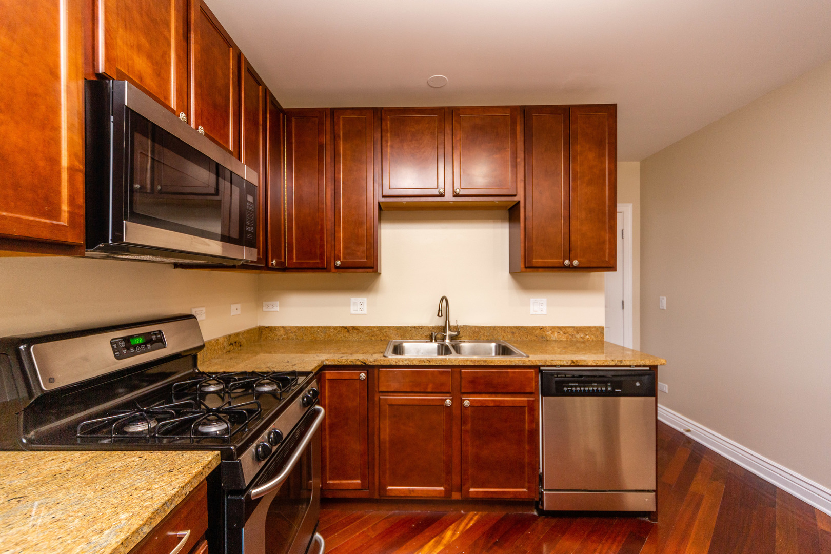 3300 West Irving Park Road, Unit C3 Chicago, IL 60618 - Photo 13 of 30