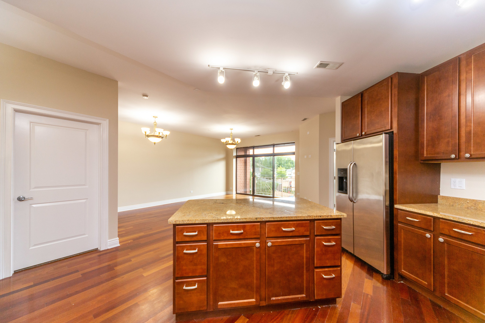 3300 West Irving Park Road, Unit C3 Chicago, IL 60618 - Photo 10 of 30