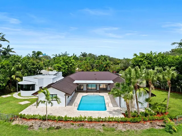 a view of a house with a big yard