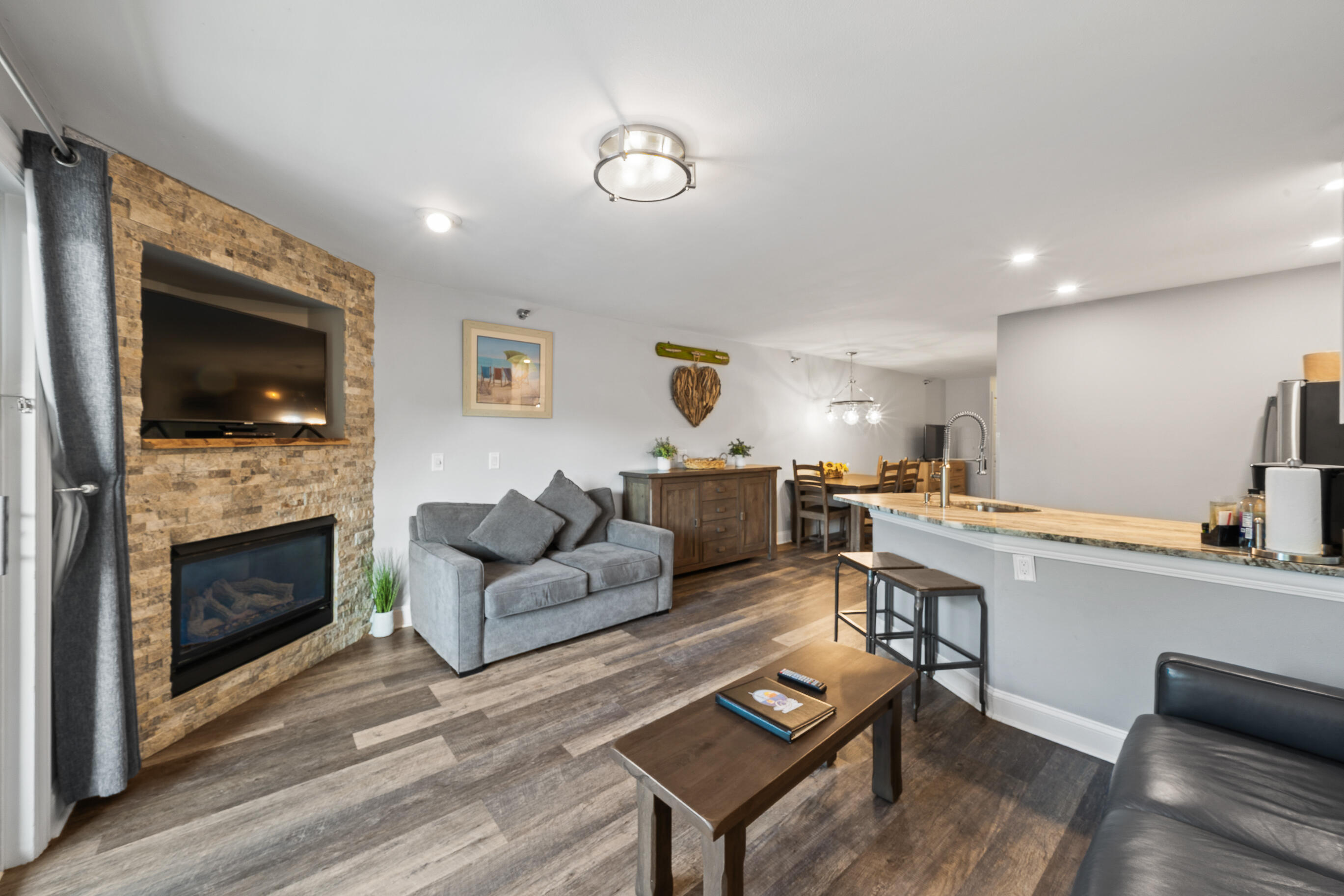 111 Center Street, Unit 302 Lake Geneva, WI 53147 - Photo 11 of 31 111 Center St, 302-60