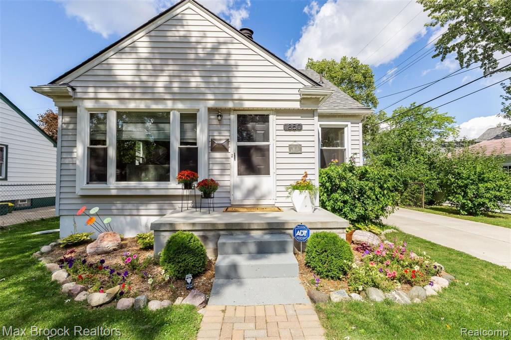 1850 Columbia Road Berkley, MI 48072 - Photo 1 of 28