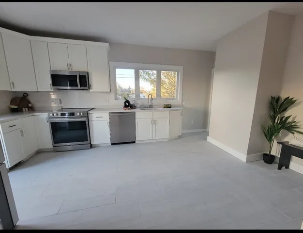 $4,250 | 736 Sconticut Road, Unit A, Fairhaven, MA 02719