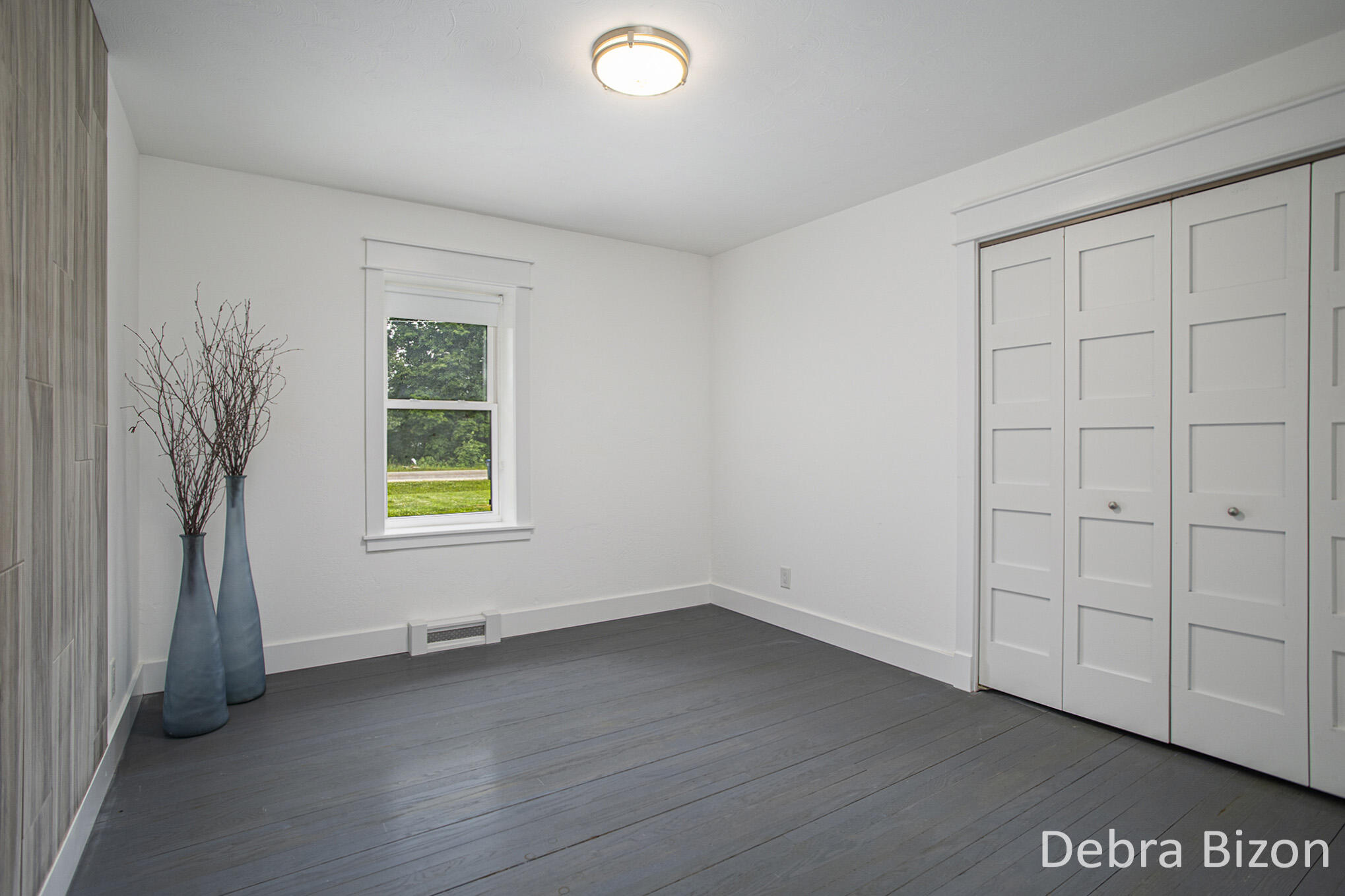 17929 South River Road Three Rivers, MI 49093 - Photo 10 of 19 17929 River middle bedroom