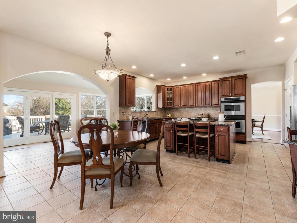 12128 Sheets Farm Road North Potomac, MD 20878 - Photo 14 of 54 Breakfast area off kitchen