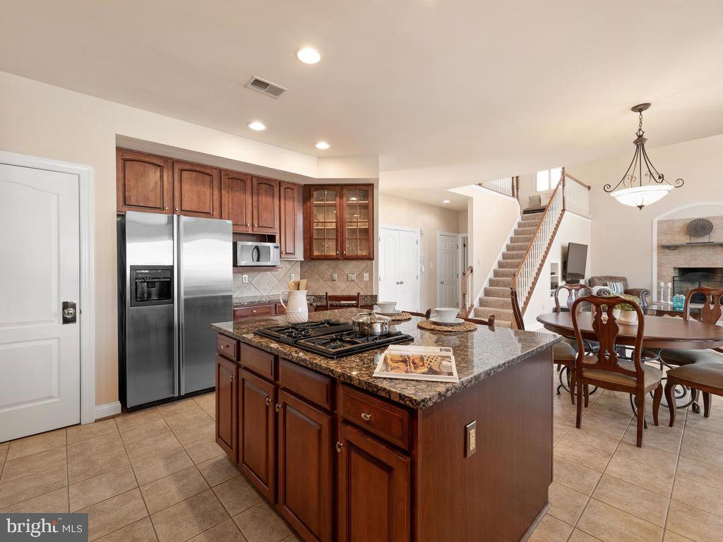 12128 Sheets Farm Road North Potomac, MD 20878 - Photo 17 of 54 Cherry cabinetry