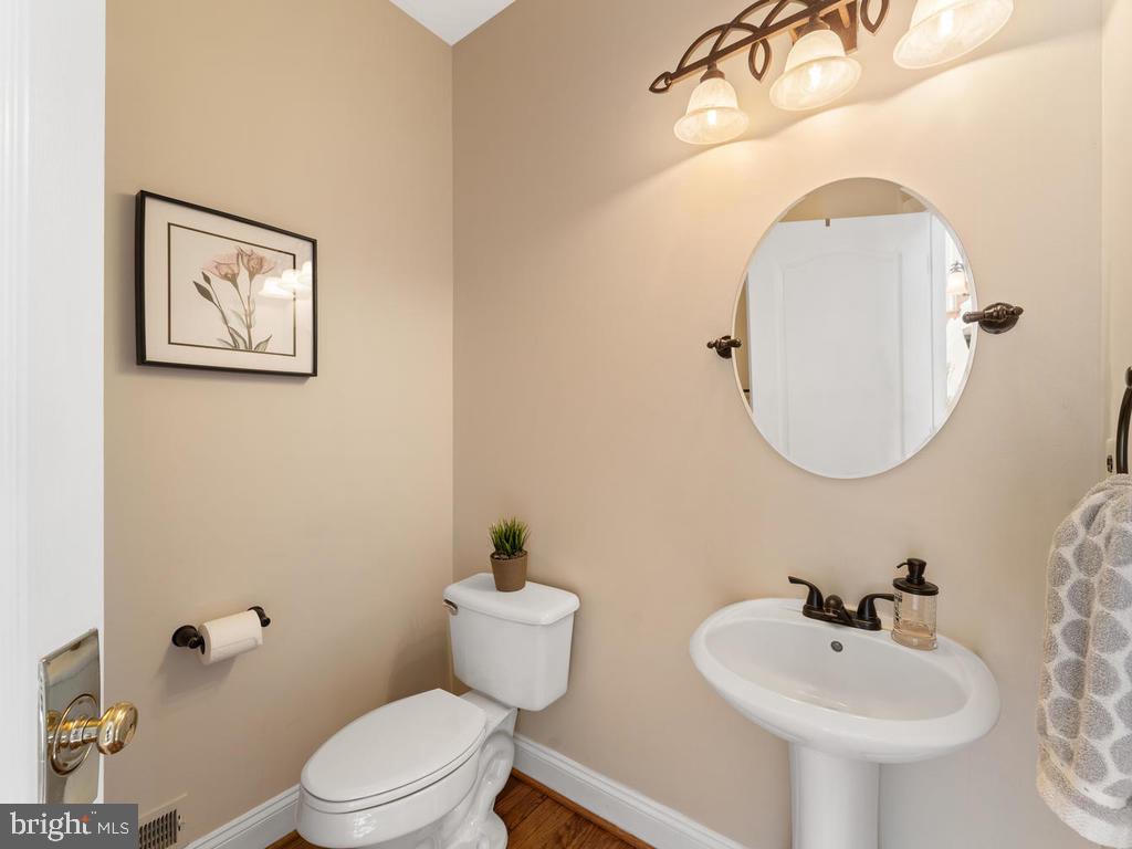 12128 Sheets Farm Road North Potomac, MD 20878 - Photo 20 of 54 First floor powder room
