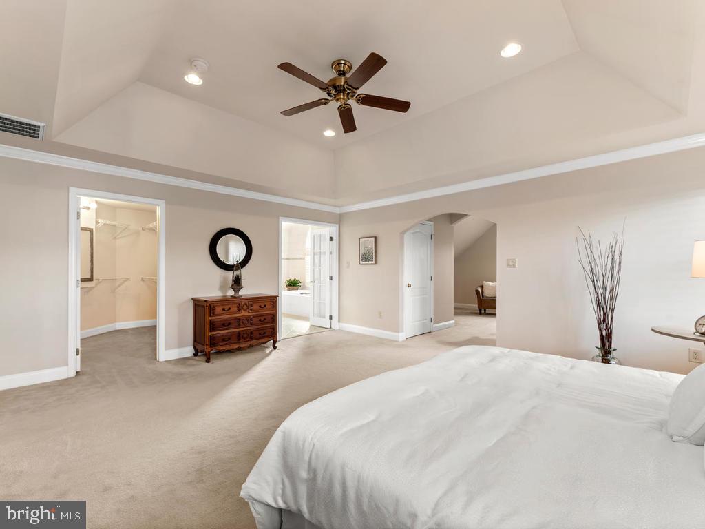 12128 Sheets Farm Road North Potomac, MD 20878 - Photo 23 of 54 Tray Ceiling and Fan