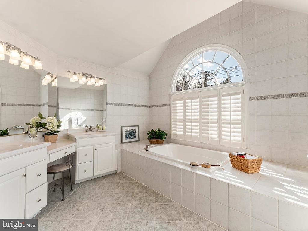 12128 Sheets Farm Road North Potomac, MD 20878 - Photo 26 of 54 Sumptuous master bath