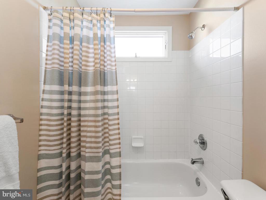 12128 Sheets Farm Road North Potomac, MD 20878 - Photo 31 of 54 Full Bathroom 3