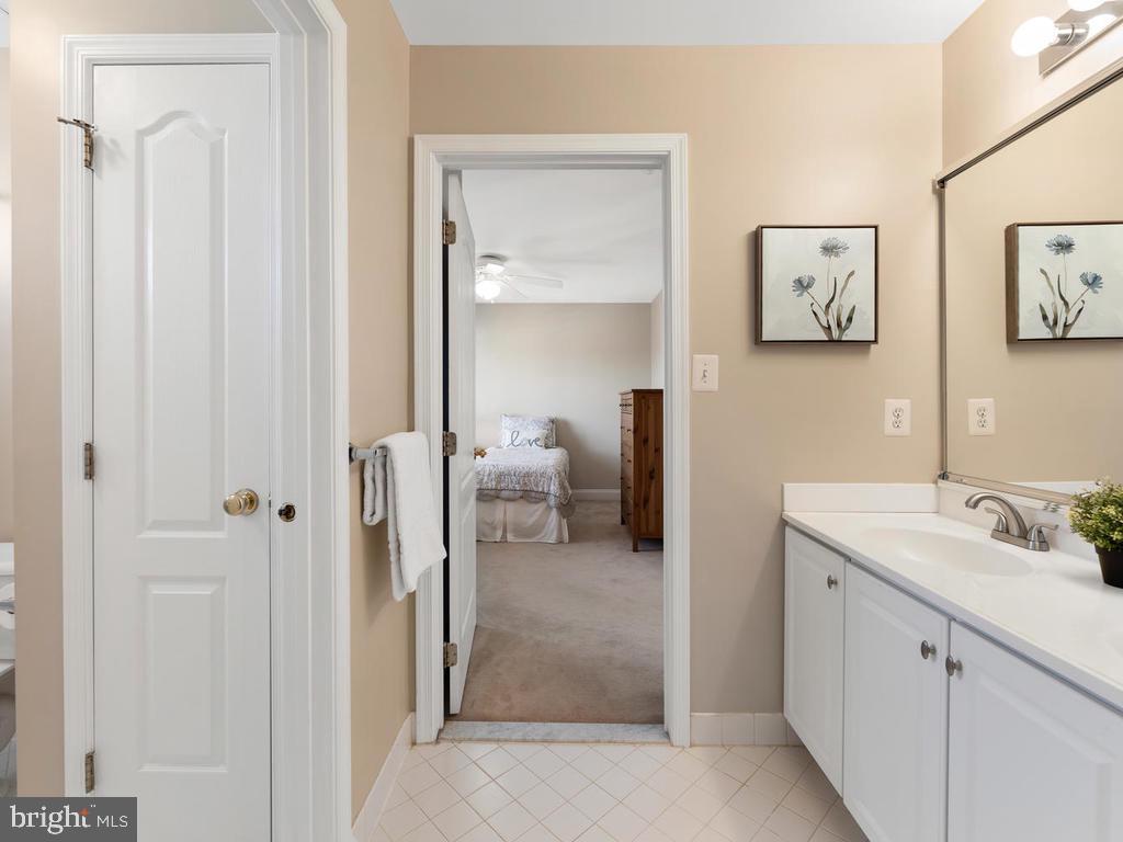 12128 Sheets Farm Road North Potomac, MD 20878 - Photo 32 of 54 Jack and Jill Bathroom