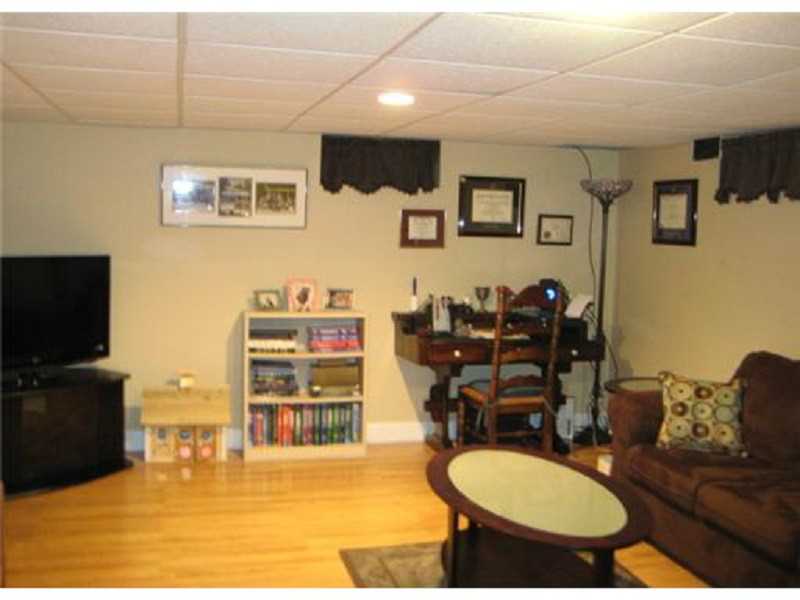 170 West Shore Road Warwick, RI 02889 - Photo 13 of 20 Living Room.