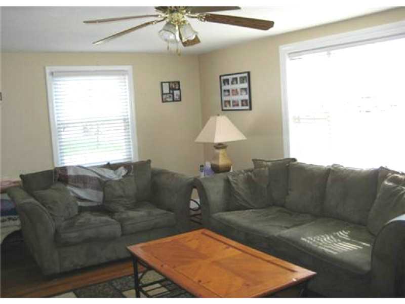 170 West Shore Road Warwick, RI 02889 - Photo 7 of 20 Living Room.