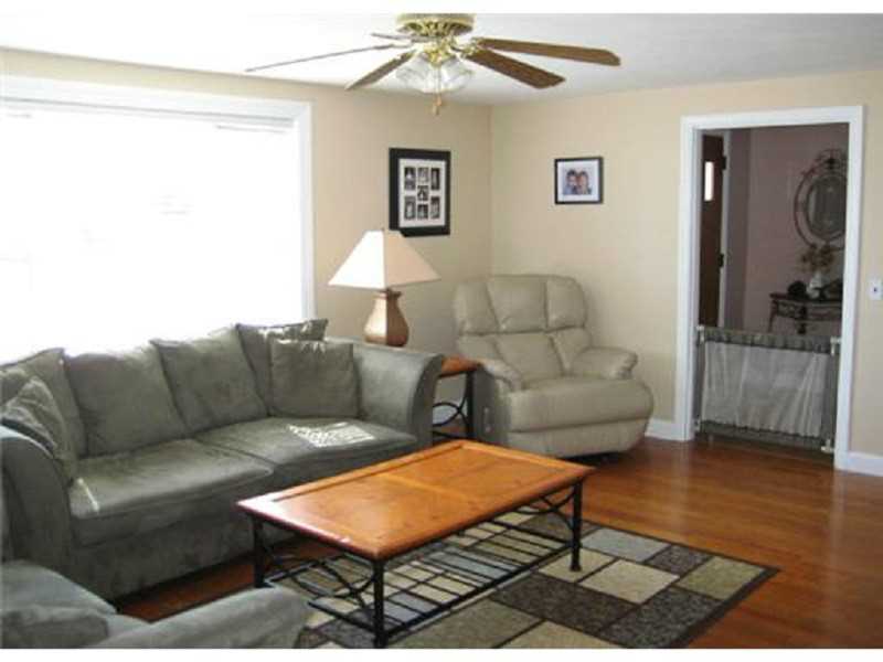 170 West Shore Road Warwick, RI 02889 - Photo 8 of 20 Living Room.