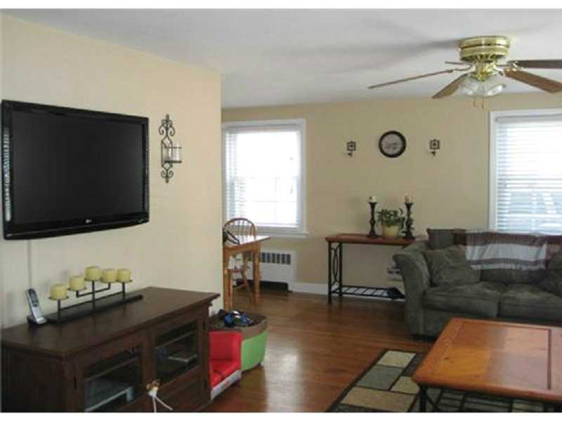 170 West Shore Road Warwick, RI 02889 - Photo 9 of 20 Living Room.