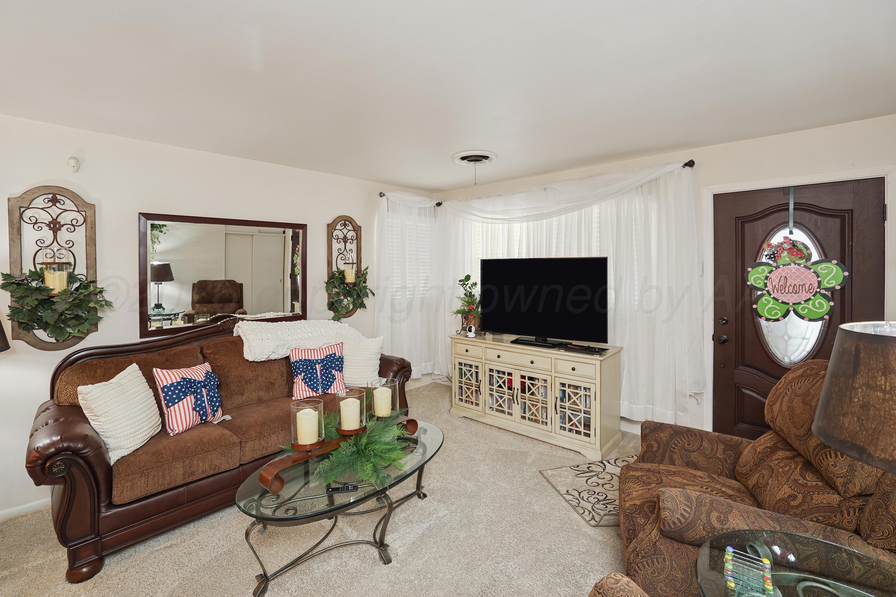 5012 South Crockett Street Amarillo, TX 79110 - Photo 20 of 26 6-Living Area
