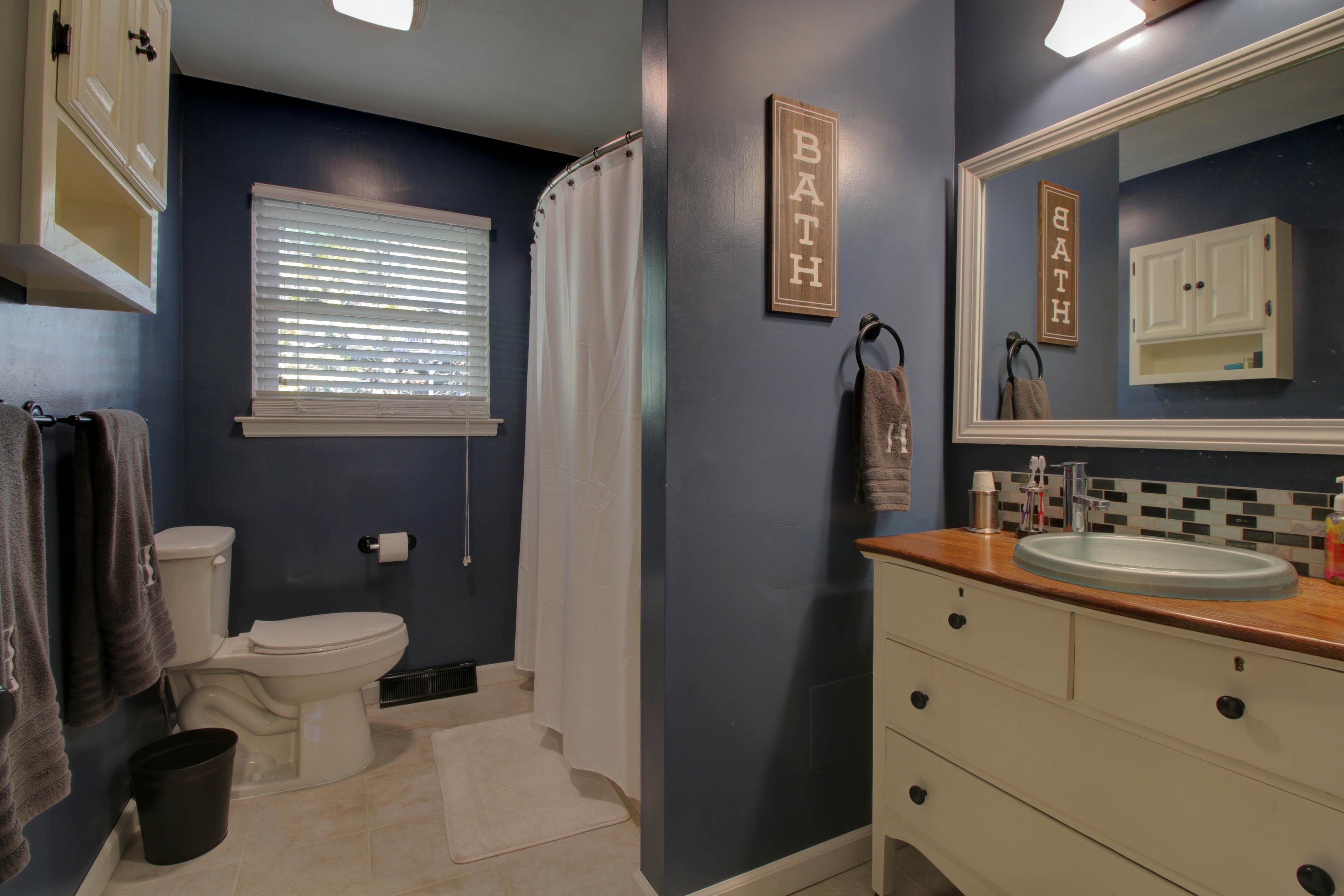 5954 Merriman Road Roanoke, VA 24018 - Photo 11 of 29 Full Bath 1