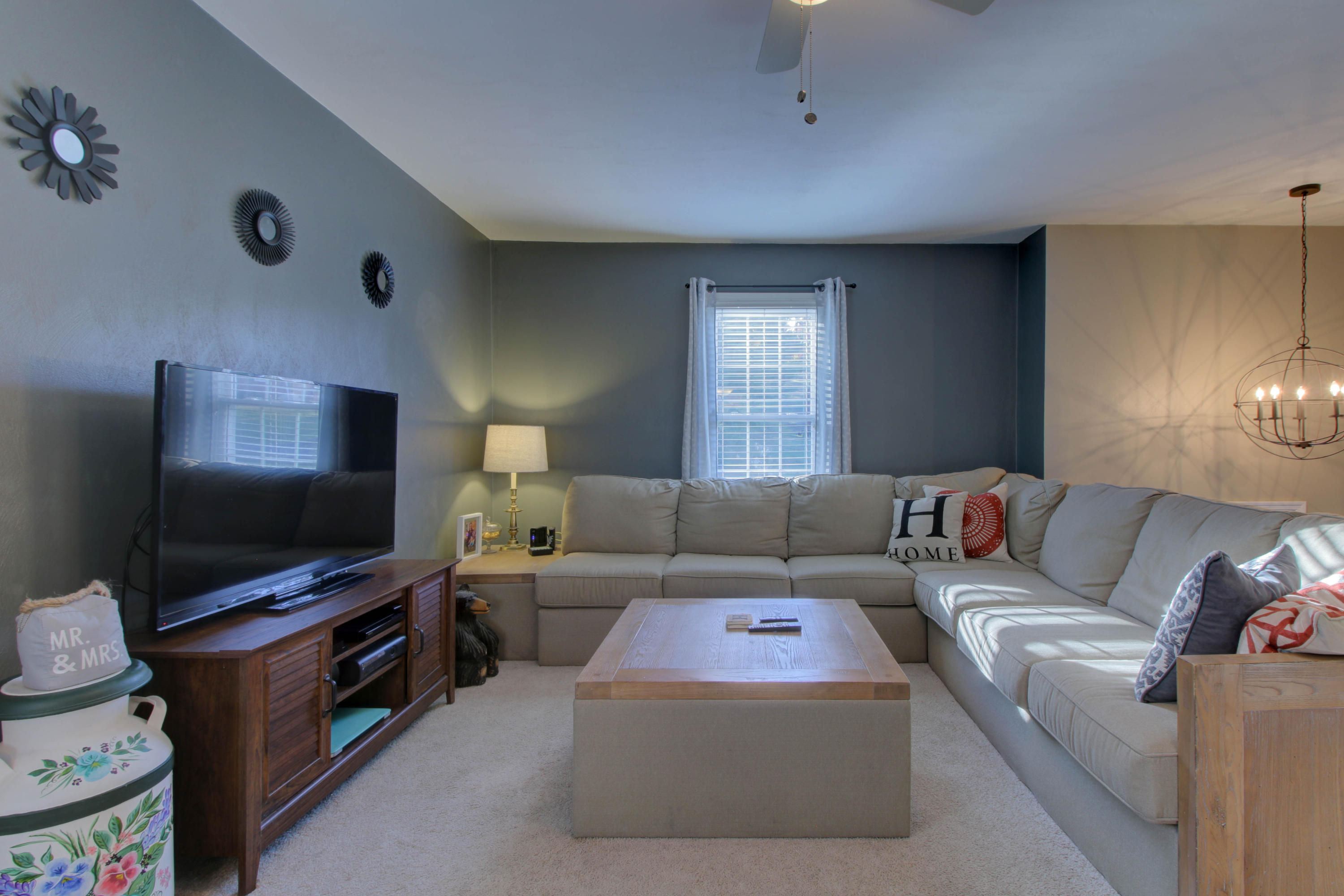 5954 Merriman Road Roanoke, VA 24018 - Photo 3 of 29 Living Room