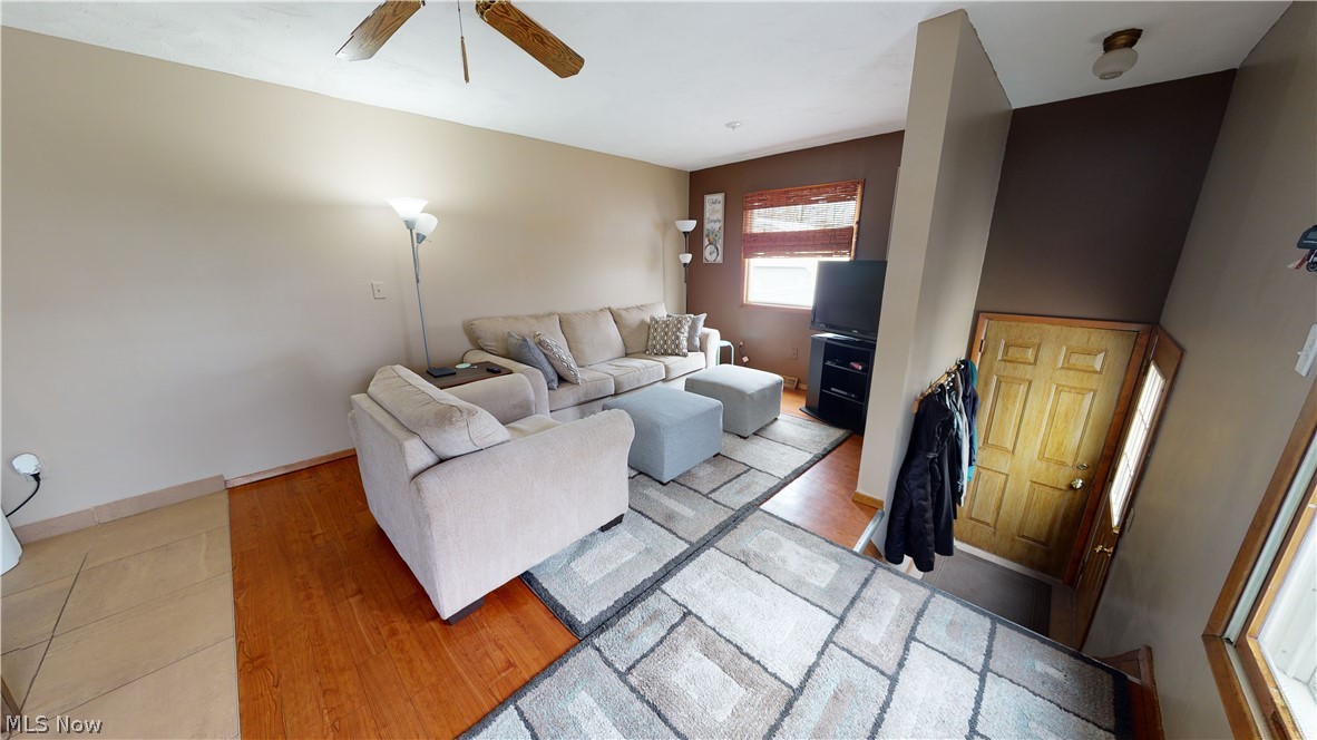 1334 Sunset Road Cleveland, OH 44124 - Photo 13 of 33 Family room