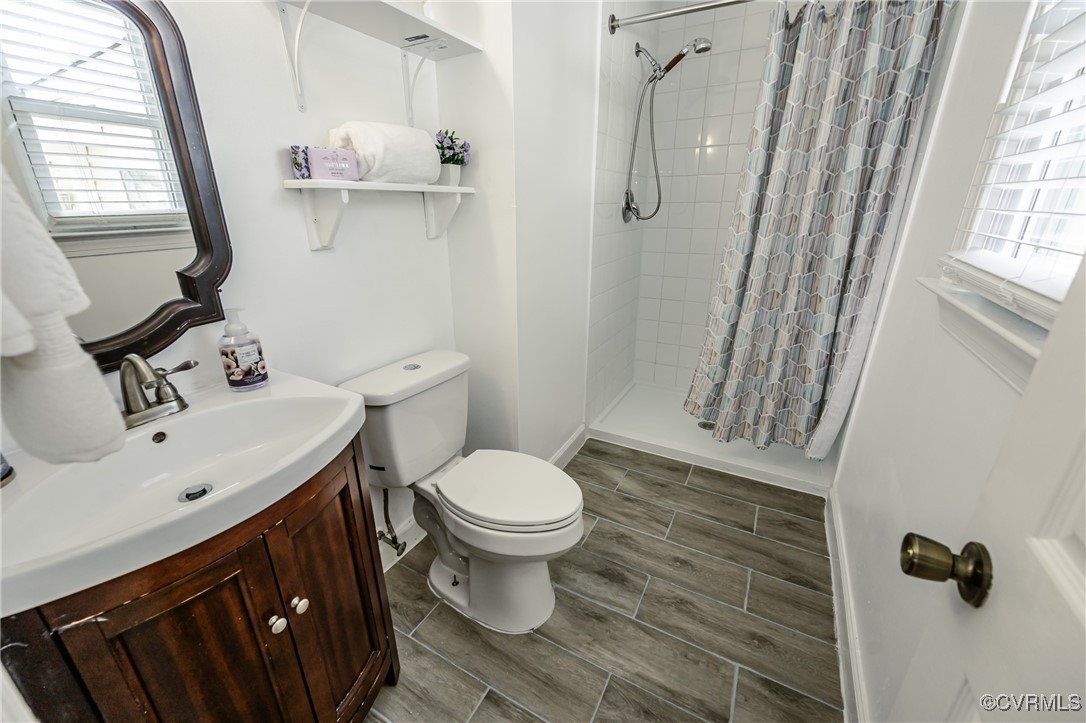 9286 Hungary Road Glen Allen, VA 23060 - Photo 23 of 50 Full bathroom featuring a tile shower, vanity, and