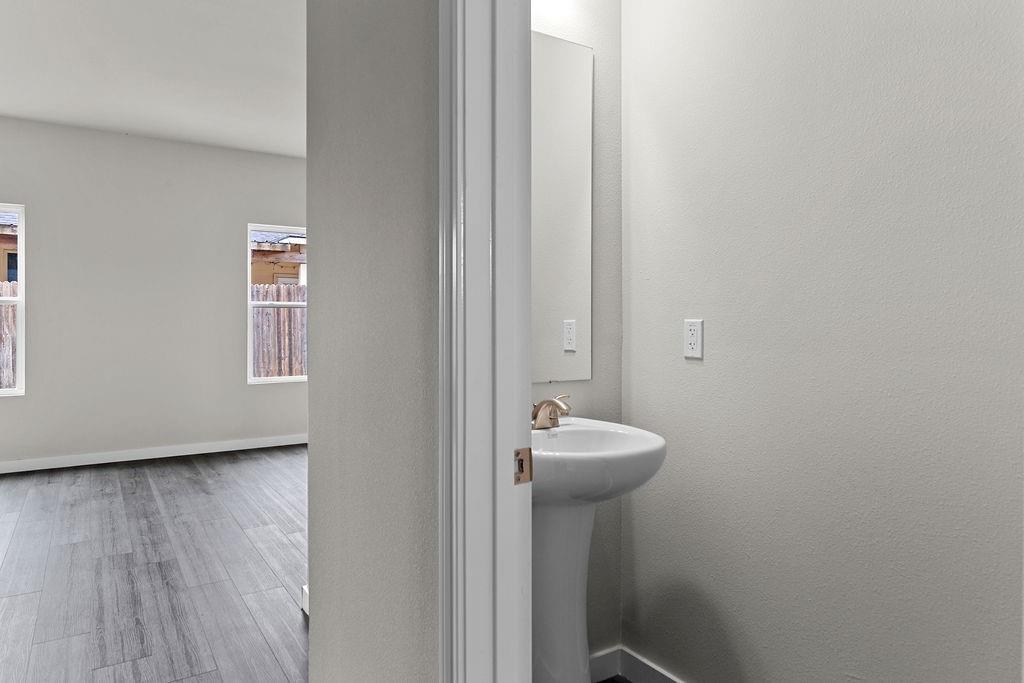 620 Alameda Road Azle, TX 76020 - Photo 9 of 27 a bathroom with a sink and mirror