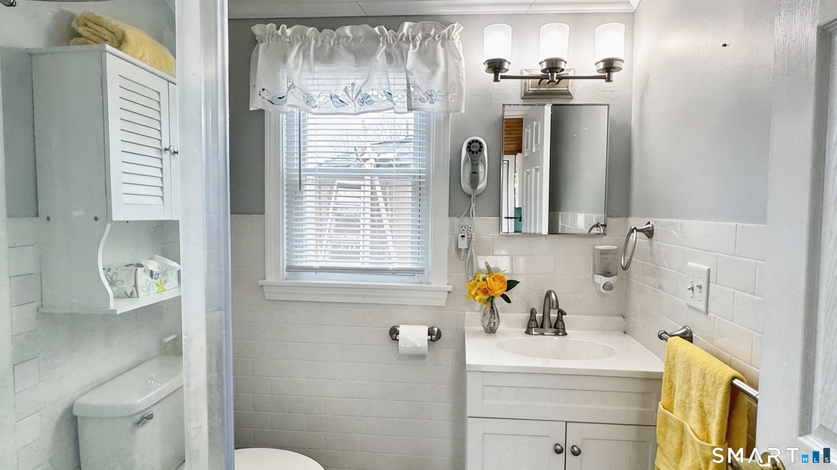 16 North Street Madison, CT 06443 - Photo 17 of 25 Full bathroom