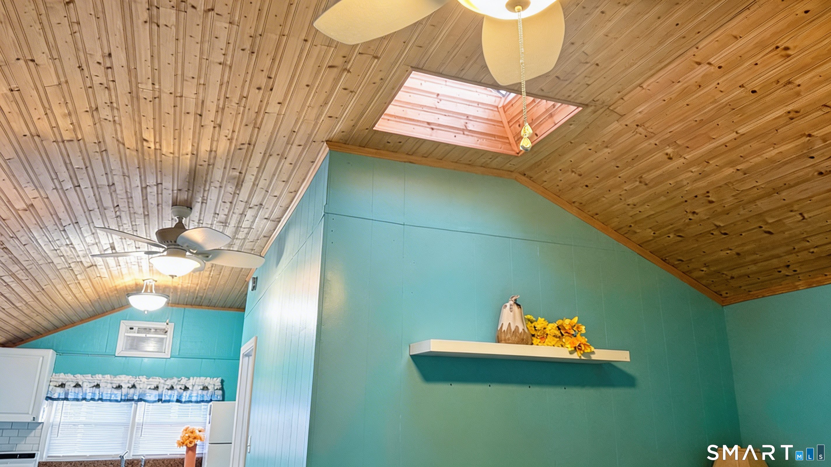 16 North Street Madison, CT 06443 - Photo 21 of 25 Gorgeous vaulted ceiling with sky light