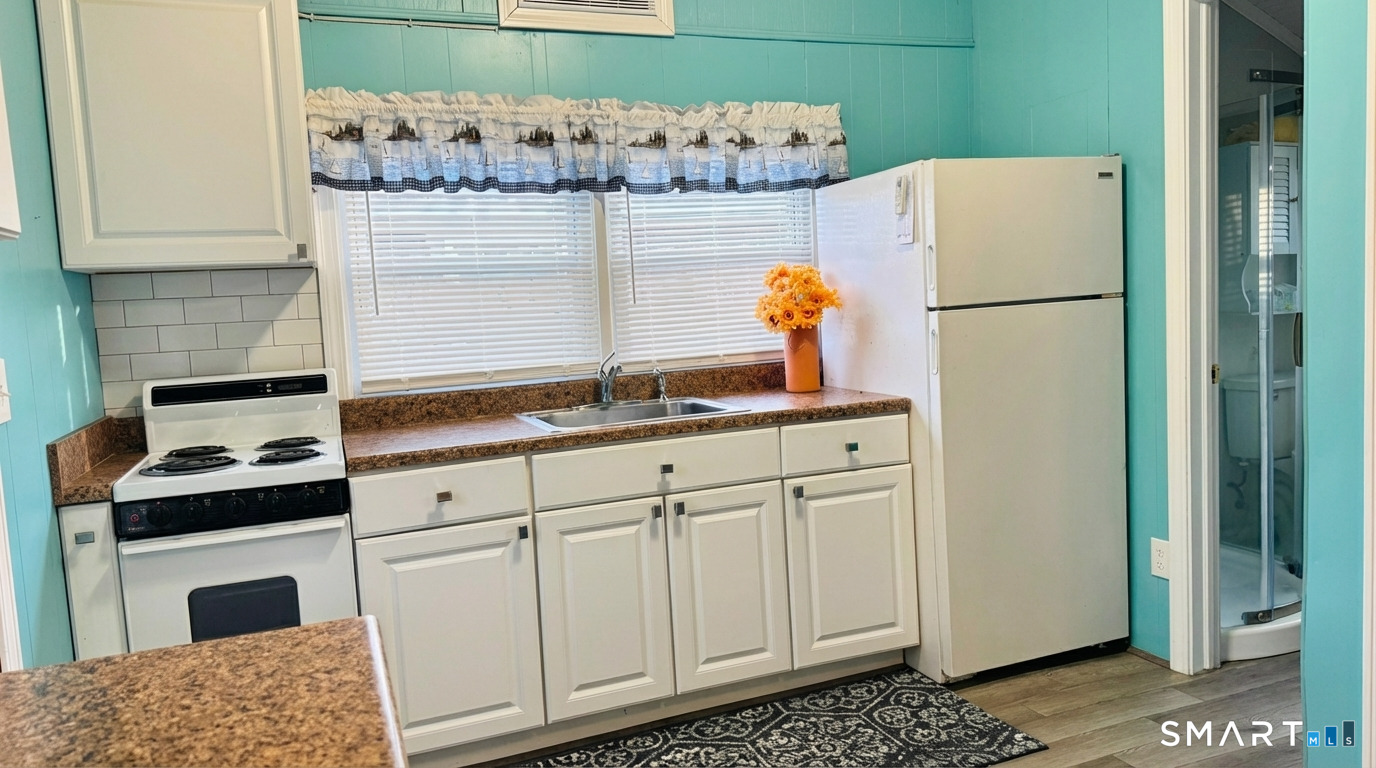 16 North Street Madison, CT 06443 - Photo 8 of 25 Applianced included