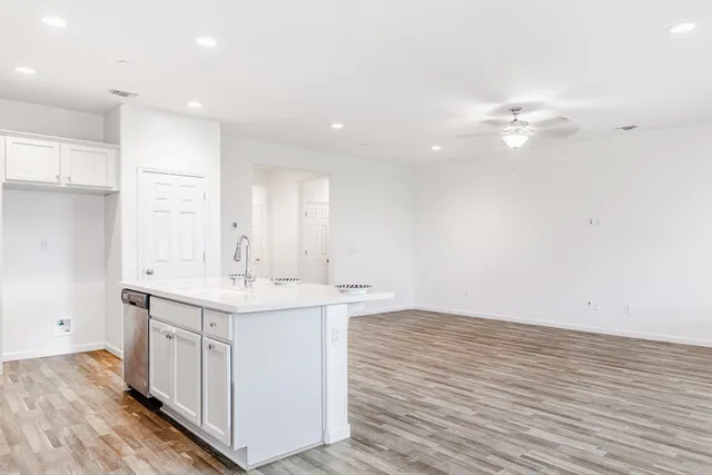 $429,900 | 183 South Karen Avenue, Kerman, CA 93630