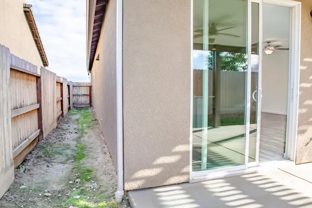 $429,900 | 183 South Karen Avenue, Kerman, CA 93630