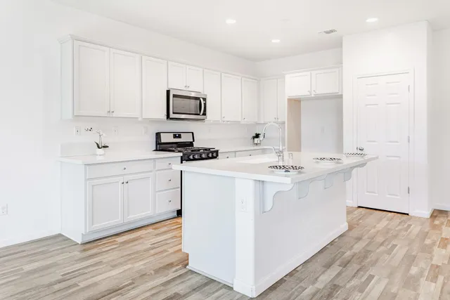 $429,900 | 183 South Karen Avenue, Kerman, CA 93630