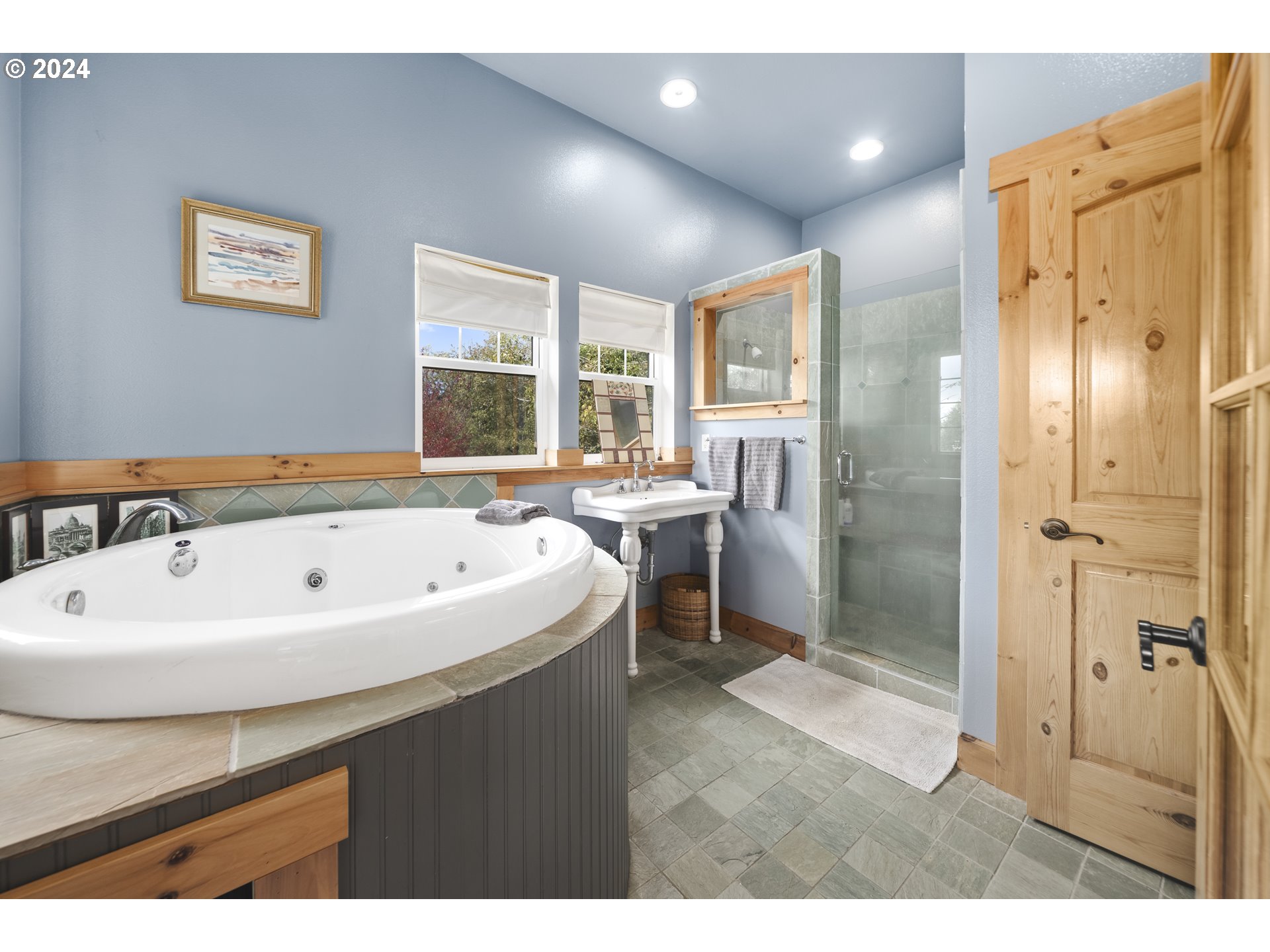 4701 Northeast Neotsu Drive Neotsu, OR 97364 - Photo 22 of 46 a bathroom with a bathtub and a sink