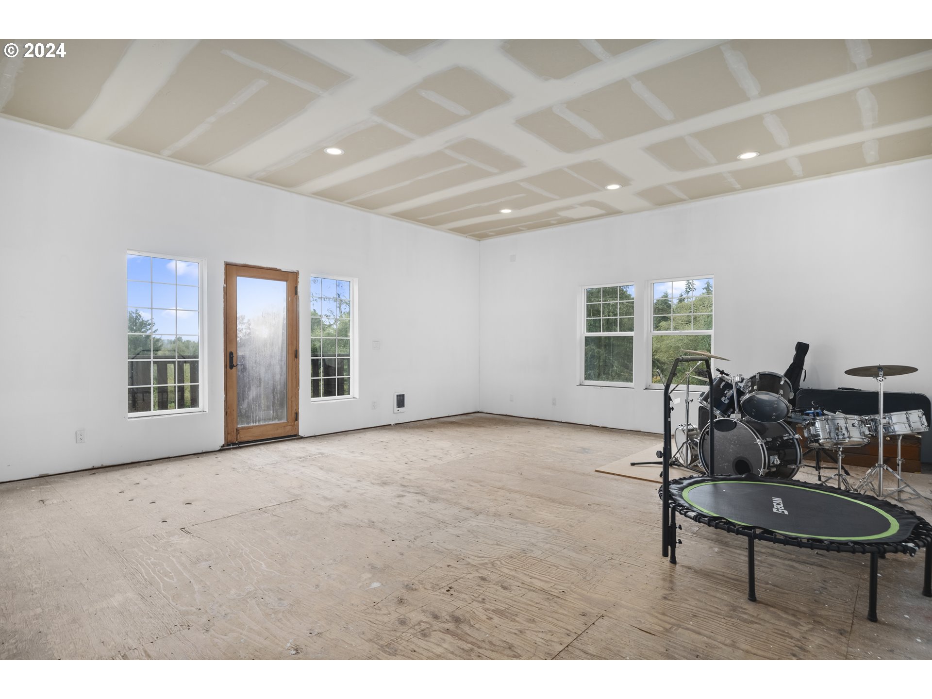 4701 Northeast Neotsu Drive Neotsu, OR 97364 - Photo 27 of 46 a living room with furniture and large windows