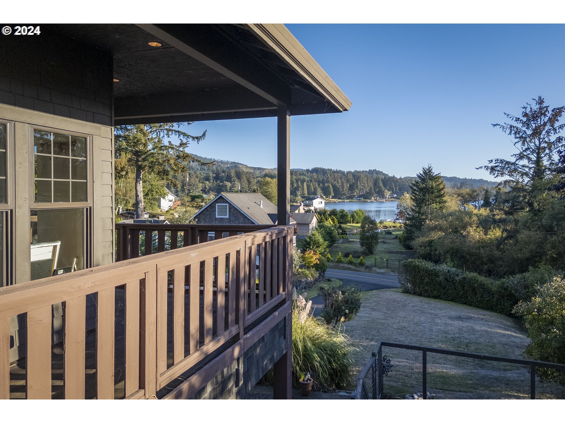 4701 Northeast Neotsu Drive Neotsu, OR 97364 - Photo 36 of 46 a view of balcony with furniture