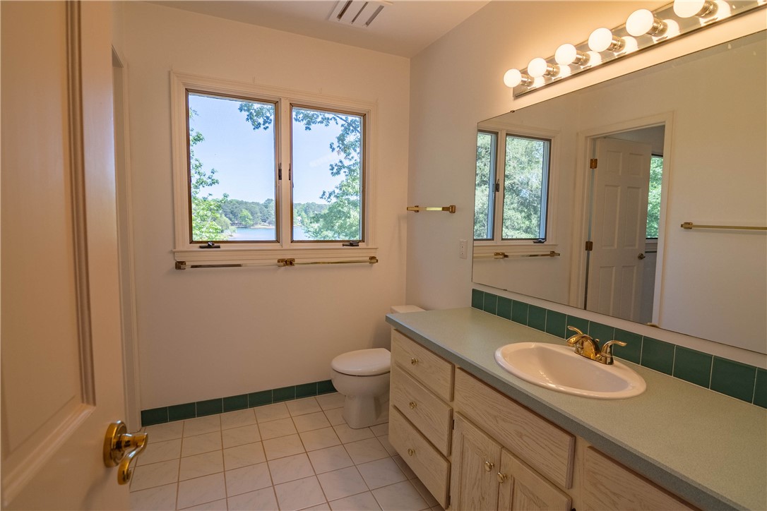 129 Sunset Point Road Anderson, SC 29626 - Photo 45 of 50 jack and jill bathroom