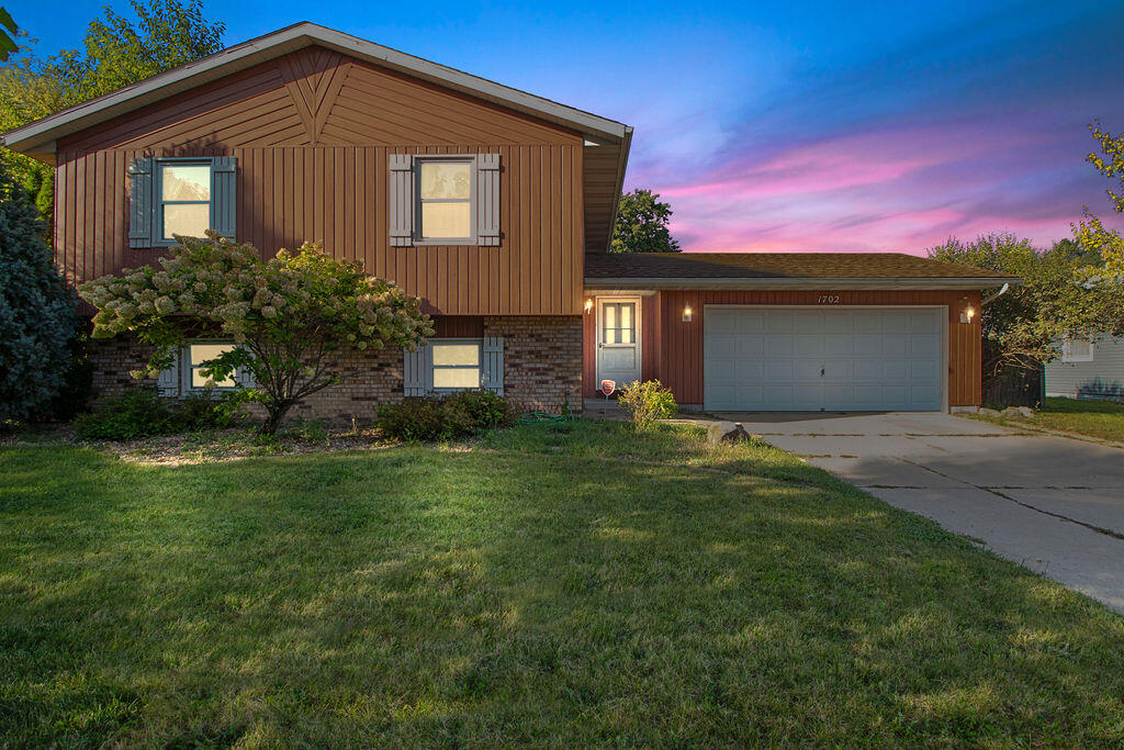 1702 West 100th Avenue Crown Point, IN 46307 - Photo 1 of 20 1024x683