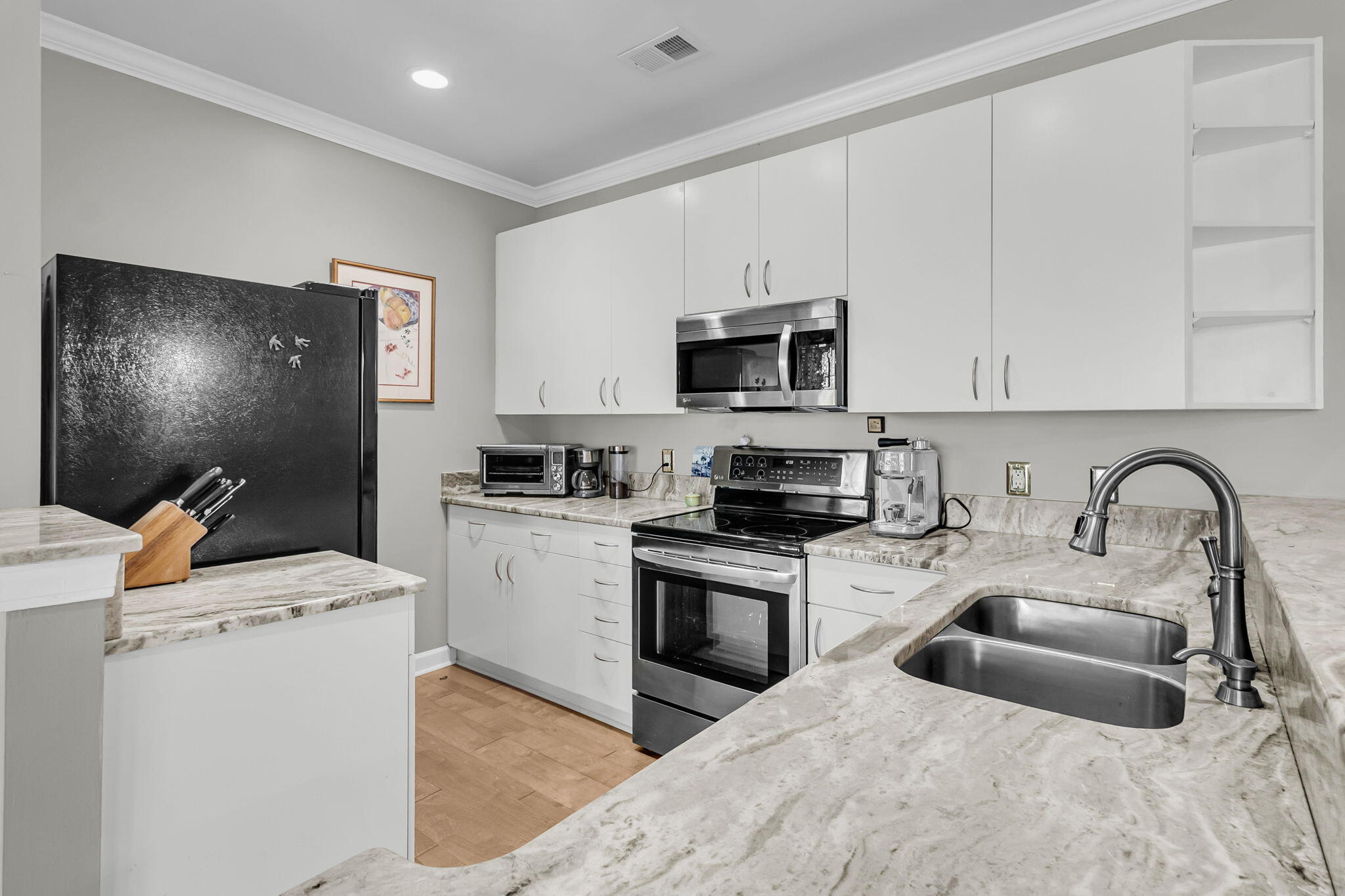 1377 Hopton Circle Mount Pleasant, SC 29466 - Photo 5 of 33 Kitchen