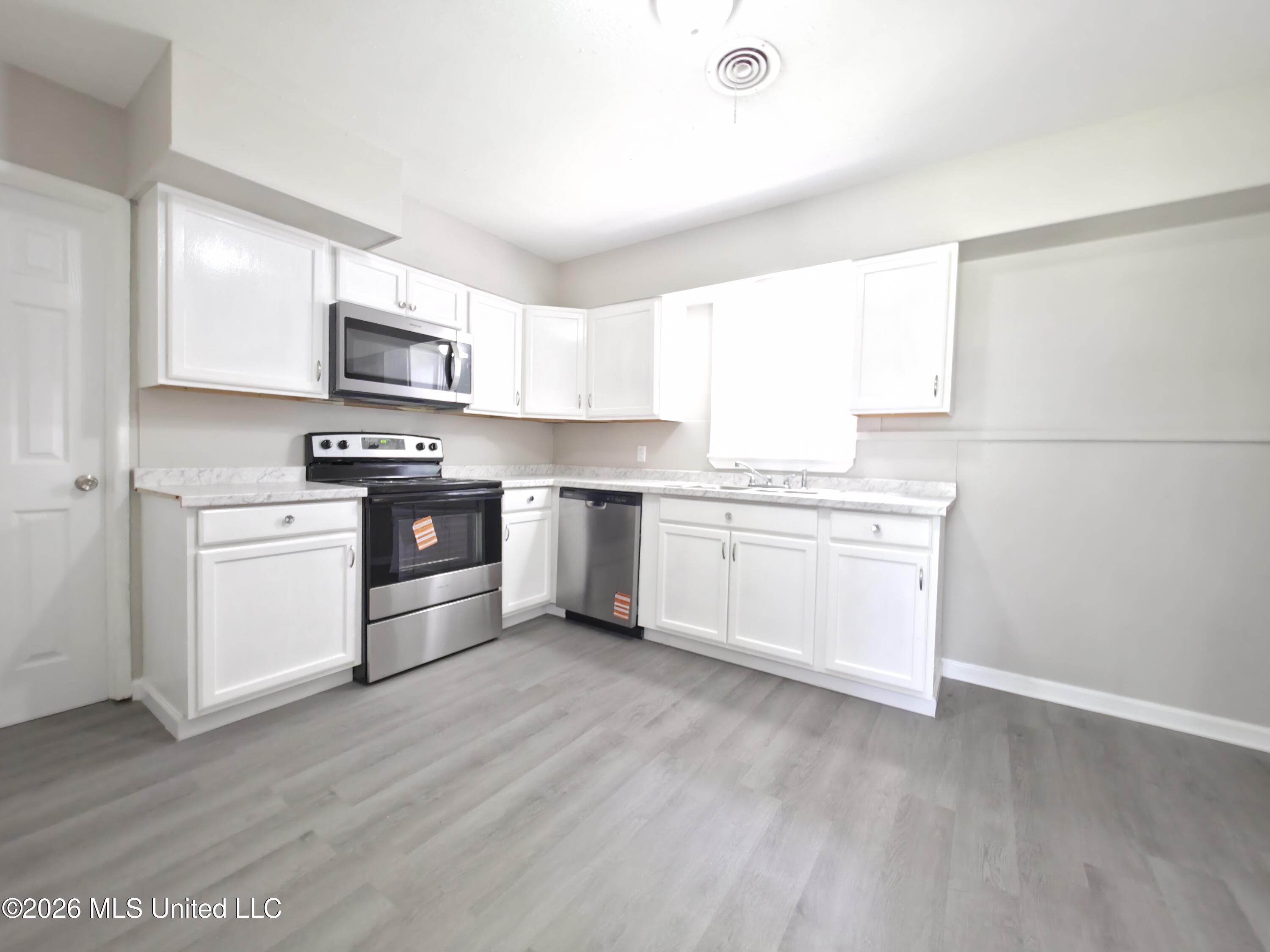 1703 State Street Biloxi, MS 39531 - Photo 7 of 15 20260622_105117