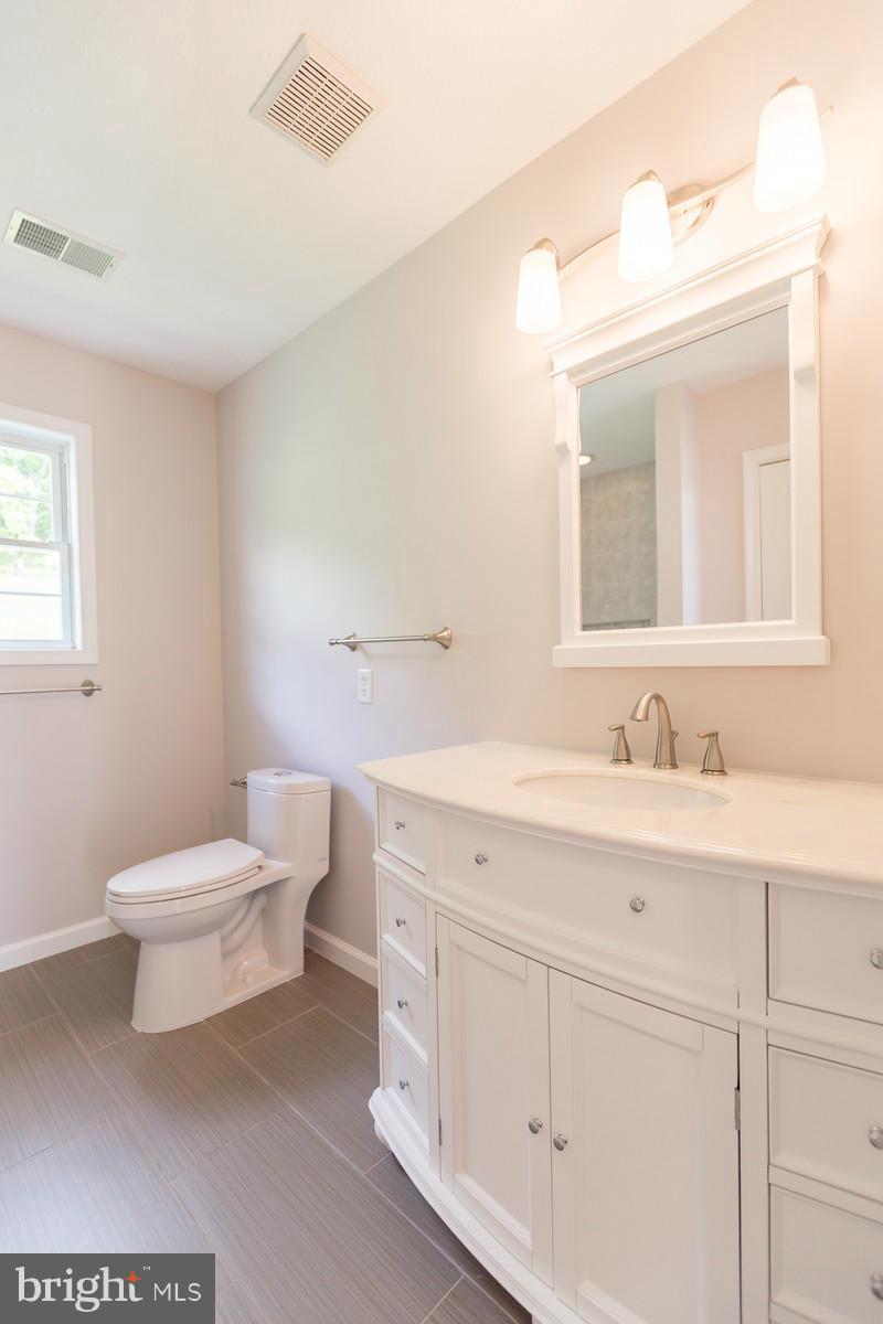3878 Back Mountain Road Winchester, VA 22602 - Photo 21 of 30 Bath