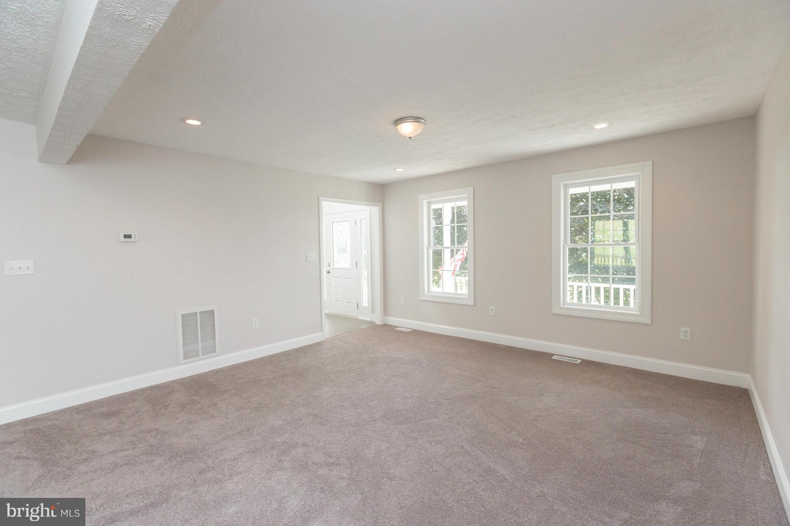 3878 Back Mountain Road Winchester, VA 22602 - Photo 10 of 30 Living Room