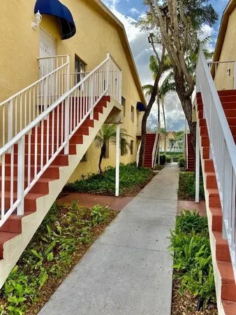 $2,100 | 6051 10th Avenue North, Unit 136, Greenacres, FL 33463