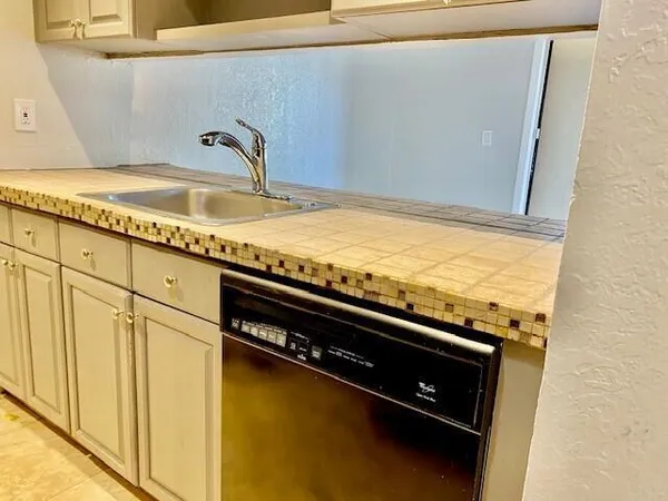 $2,100 | 6051 10th Avenue North, Unit 136, Greenacres, FL 33463